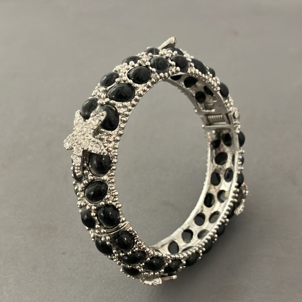 Black & Silver Starfish Bangle Bracelet Spring Hinge - Picture 2 of 6